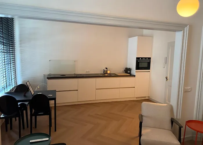 Stadslogement No 11-13 *