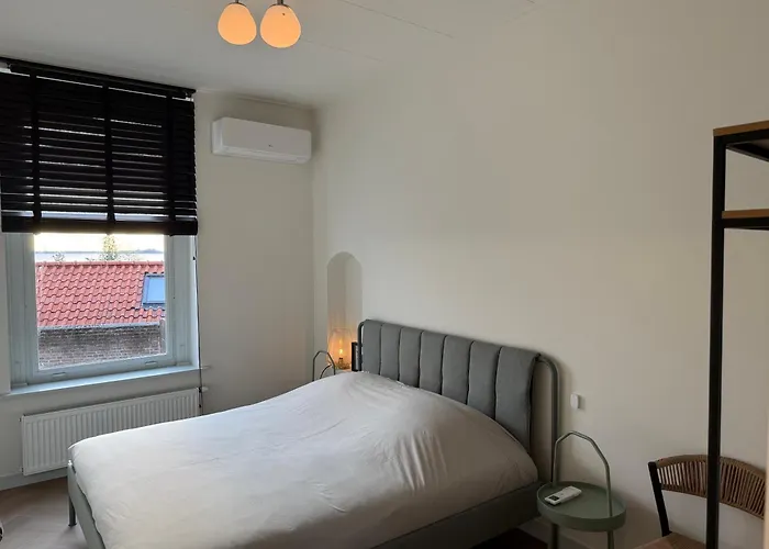 Stadslogement No 11-13 *