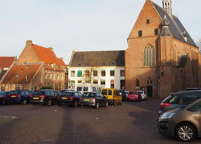 Stadslogement No 11-13